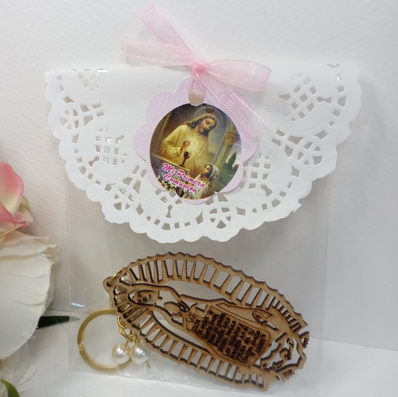 Keychain Virgin of Guadalupe baptism party favors. First Communion Funeral - Picture 2 of 11